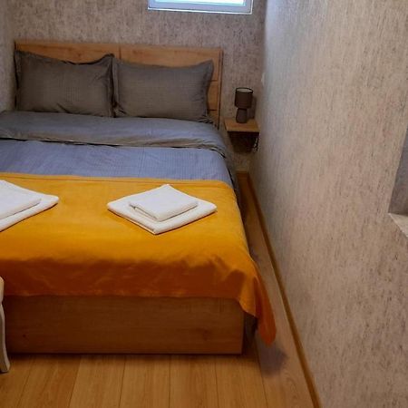 Yellow Apartment Tbilisi Exterior photo
