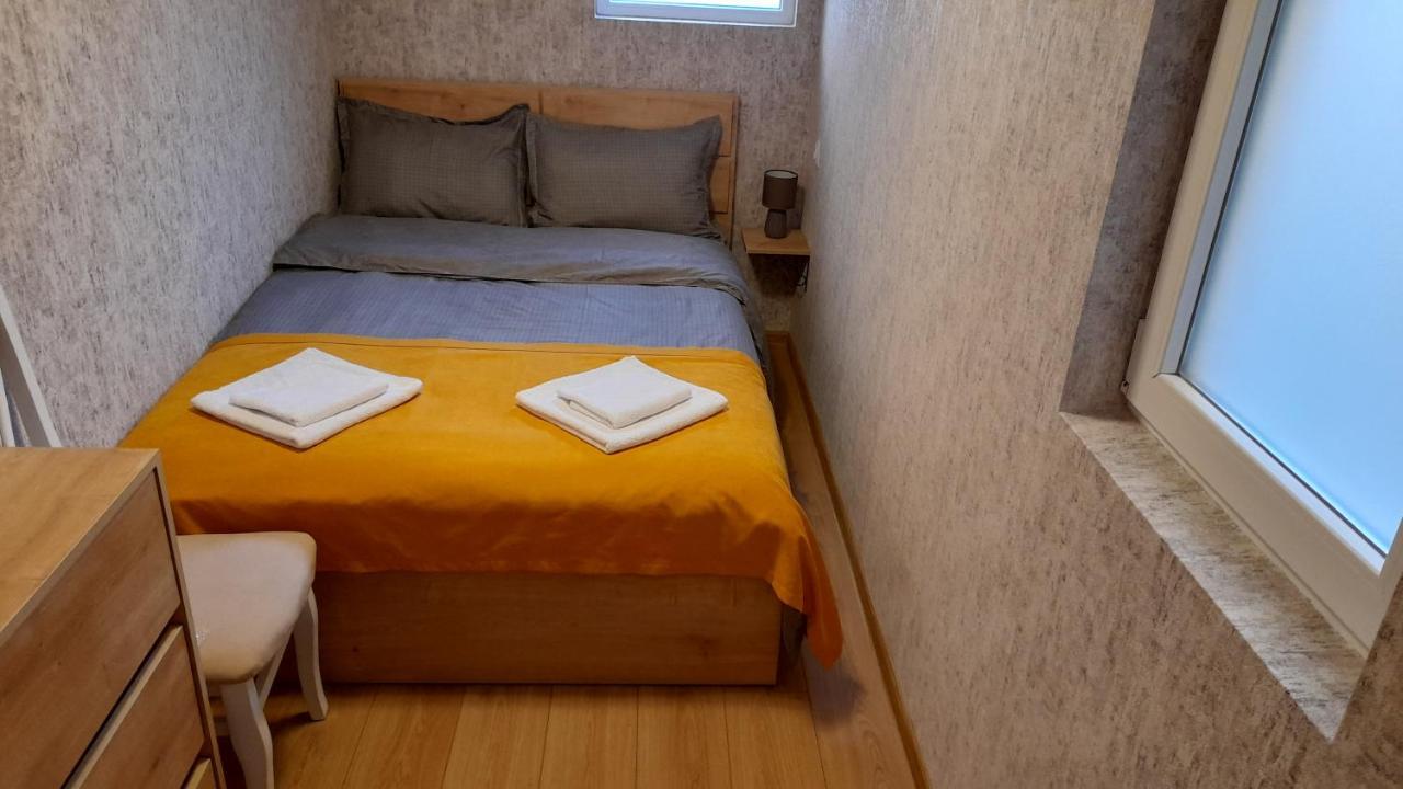 Yellow Apartment Tbilisi Exterior photo